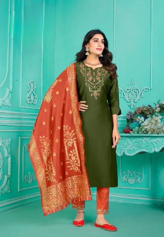 Heena Green- Rusty Brown
